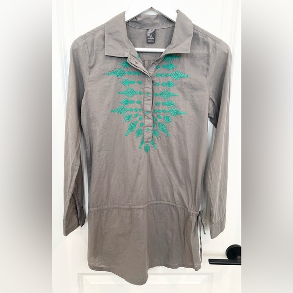 Prana Gray Embroidered Tunic Top SZ XS Blouse Organic Cotton Roll Tab Sleeve - Picture 1 of 9